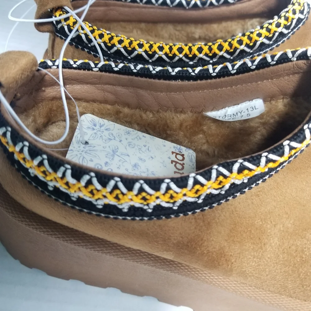 NWT MUDD BROWN PLATFORM CLOG SIZE 7.5